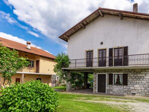 Cloud, Plant, Sky, Building, Window, Land Lot, Tree, House, Grass, Urban Design