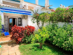 Flower, Plant, Building, Window, Sky, Vegetation, Land Lot, House, Neighbourhood, Grass