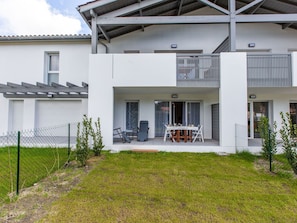 Plant, Property, Building, Window, Cloud, Sky, Land Lot, Porch, Cottage, Residential Area