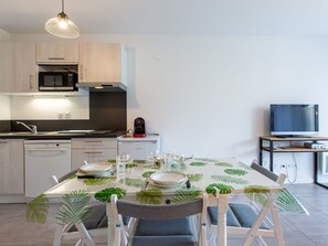 Table, Furniture, Property, Cabinetry, Wood, Lighting, Countertop, Interior Design, Kitchen