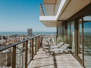 Sky, Building, Daytime, Property, Water, Azure, Wood, Window, Architecture, Shade