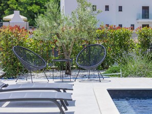 Pflanze, Wasser, Eigentum, Fenster, Gartenmöbel, Gebäude, Urban Design, Freizeit, Gras, Landschaft