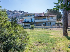 Ciel, Plante, PropriĂ©tĂ©, BĂątiment, FenĂȘtre, Bleu Azur, Arbre, Environnement Naturel, Lot Terre, Maison