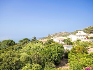 Sky, Blue, Green, Vegetation, Horizon, Shrub, Landscape, Residential Area, Plant Community, Land Lot