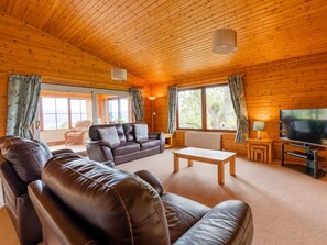 Property, Furniture, Couch, Comfort, Wood, Living Room, Table, Lighting, Interior Design, Floor