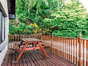 Eigentum, Grün, Holz, Zaun, Baum, Vegetation, Veranda, Gras, Natürliche Landschaft, Gebäude