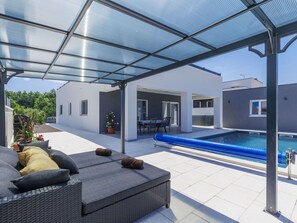 Property, Couch, Window, Building, Swimming Pool, Shade, Lighting, Interior Design, Studio Couch, Condominium