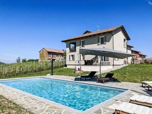 L'Eau, Ciel, Plante, Propriété, Bâtiment, Piscine, Fenêtre, Bleu Azur, Ombre, Rectangle