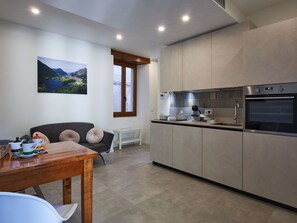 Möbel, Eigentum, Cabinetry, Komfort, Gebäude, Azurblau, Holz, Beleuchtung, Lampe, Interior Design