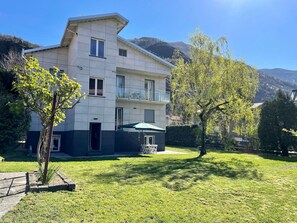 Building, Plant, Property, Sky, Window, Tree, Natural Landscape, House, Land Lot, Sunlight