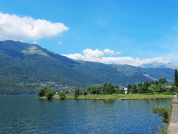 L'Eau, Plante, Meubles, Piscine, Propriété, Ciel, Bleu Azur, Bleu, La Nature, Arbre