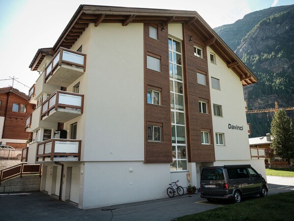 Building, Property, Window, Plant, Sky, Wheel, Vehicle, House, Urban Design