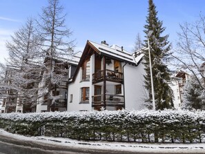 Himmel, Pflanze, Gebäude, Eigentum, Fenster, Schnee, Haus, Baum, Ast, Wolke