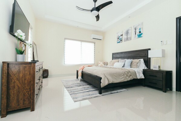 King suite with unsuite bathroom 
