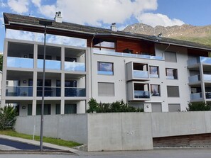 Ciel, Bâtiment, Nuage, Propriété, Fenêtre, Plante, Design Urbain, Condominium, Zone Résidentielle