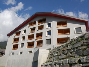 Sky, Building, Window, Urban Design, Residential Area, Facade, Real Estate, Condominium, Tree, Commercial Building