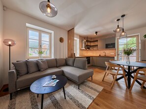 Table, Meubles, Canapé, Propriété, Plante, Vert, Bois, Éclairage, Cadre, Salon