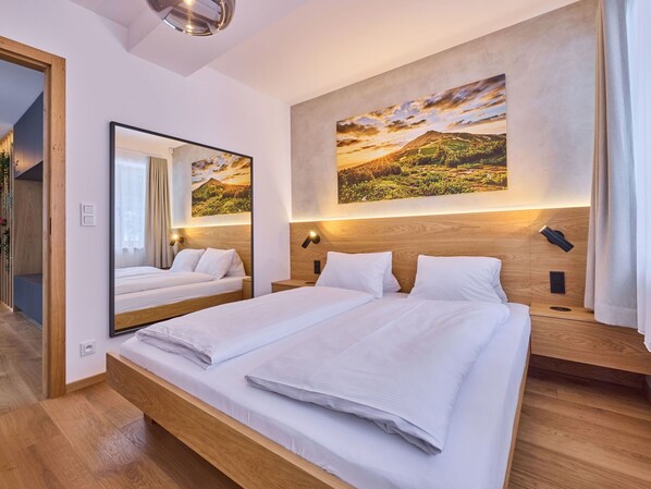 Möbel, Eigentum, Gebäude, Komfort, Azurblau, Holz, Interior Design, Fussboden, Bettrahmen, Wand