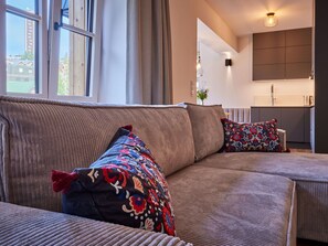 Eigentum, Möbel, Couch, Gebäude, Komfort, Interior Design, Holz, Kissen, Fussboden, Wohnzimmer