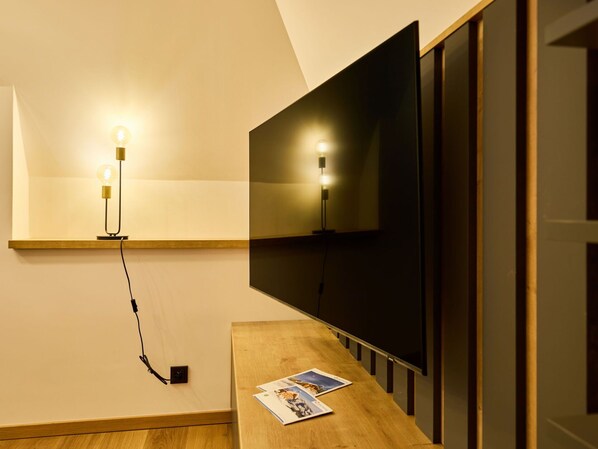 Licht, Gebäude, Holz, Beleuchtung, Flooring, Fussboden, Kunst, Haus, Hartholz, Decke