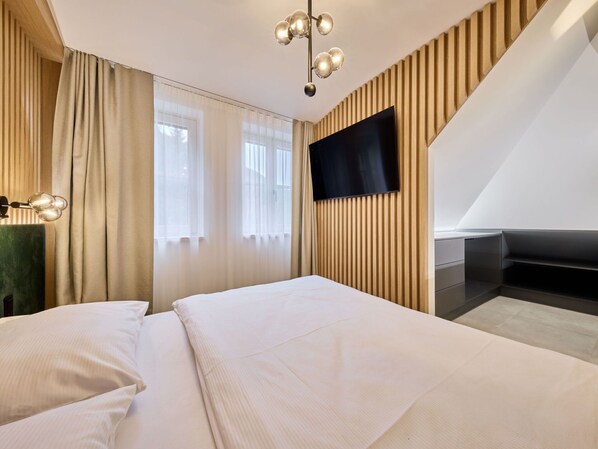 Möbel, Komfort, Gebäude, Holz, Schatten, Vorhang, Interior Design, Fussboden, Bett, Flooring