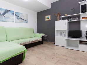 Property, Furniture, Couch, White, Picture Frame, Lighting, Comfort, Interior Design, Living Room