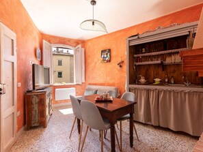 Table, Meubles, Cabinetry, Chaise, Cuisine, Bois, Cadre, Design Intérieur, Éclairage, Bâtiment