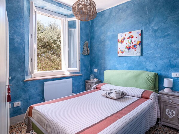 Propriété, Fenêtre, Bleu, Meubles, Bleu Azur, Textile, Design Intérieur, Ombre, Architecture, Bois