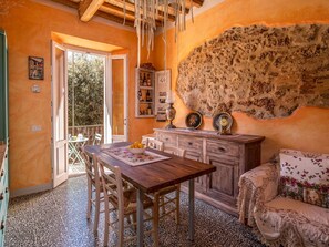 Tabelle, Möbel, Eigentum, Gebäude, Holz, Interior Design, Die Architektur, Fenster, Wohnzimmer, Haus