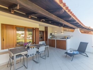 Meubles, Propriété, Cabinetry, Confort, Bâtiment, Bleu Azur, Bois, Éclairage, Lampe, Design Intérieur