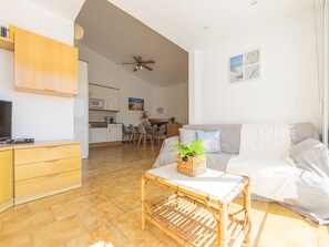 Möbel, Eigentum, Tabelle, Cabinetry, Pflanze, Couch, Holz, Interior Design, Komfort, Wohnzimmer