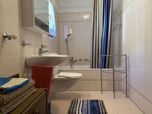 Miroir, Luminaire Plomberie, Robinet, Évier, Propriété, Salle De Bains, Bleu Azur, Bleu, Lavabo, Violet