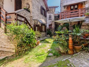 Tür, Treppe, Blumentopf, Zimmerpflanze, Backstein, Balkon, Garten, Gasse, Auffahrt, Cobblestone