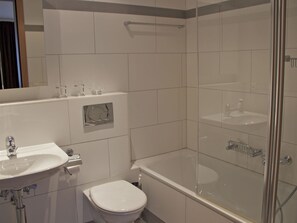 Armatur, Sinken, Eigentum, Badewanne, Zapfhahn, Badezimmer, Dusche, Spiegel, Bad Sink, Interior Design