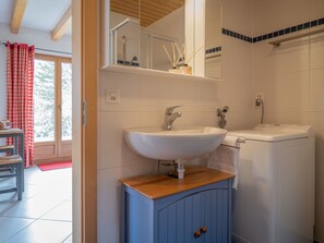 Miroir, Robinet, Évier, Lavabo, Luminaire Plomberie, Armoire De Toilette, Violet, Salle De Bains, Design Intérieur