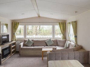 Open plan living space | Meres Retreat, Saxmundham