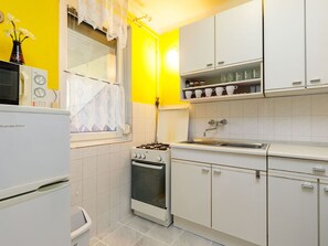 Property, Cabinetry, Kitchen Stove, Countertop, Kitchen Appliance, Home Appliance, Lighting, Interior Design, Kitchen, Building