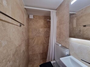 Eigentum, Armatur, Zapfhahn, Badezimmer, Interior Design, Holz, Sinken, Fussboden, Badewanne