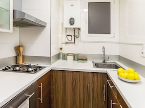 Cabinetry, Countertop, Spüle, Eigentum, Sinken, Weiss, Zapfhahn, Küche, Herd, Holz