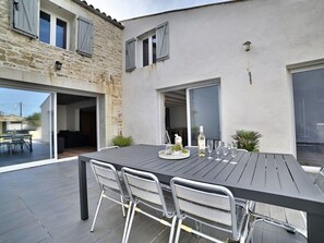 Table, Plant, Cloud, Sky, Building, Property, Tableware, Chair, Interior Design, Outdoor Furniture