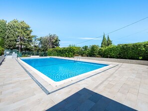 L'Eau, Ciel, Piscine, Bleu Azur, Plante, Rectangle, Ombre, Loisir, Composite, Zone Résidentielle