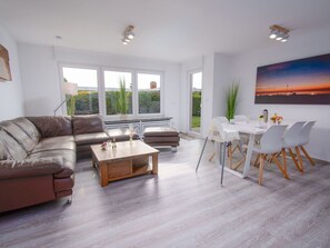Couch, Möbel, Tabelle, Pflanze, Holz, Interior Design, Komfort, Fussboden, Wohnzimmer, Flooring