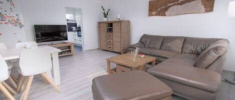 Braun, Möbel, Couch, Eigentum, Bilderrahmen, Tabelle, Holz, Komfort, Interior Design, Fussboden