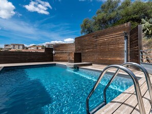 Water, Building, Cloud, Plant, Property, Daytime, Sky, Azure, Tree, House