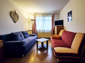 Couch, Furniture, Property, Comfort, Table, Building, Wood, Interior Design, Studio Couch, Floor