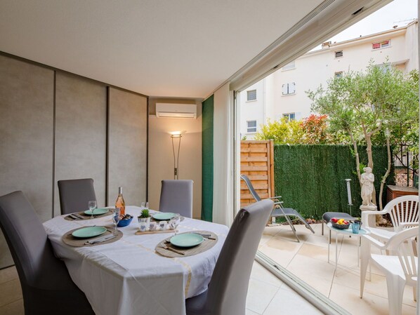 Eigentum, Möbel, Komfort, Holz, Tabelle, Fernsehen, Flooring, Interior Design, Fussboden, Die Architektur
