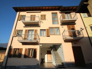 Mur, Bâtiment, Fenêtre, Façade, Zone Résidentielle, Architecture, Quartier, Appartement, Domicile, Ville