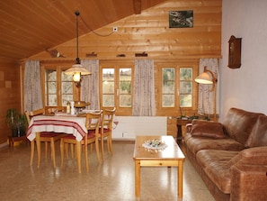 Tabelle, Möbel, Pflanze, Gebäude, Fenster, Couch, Holz, Zimmerpflanze, Fussboden, Interior Design