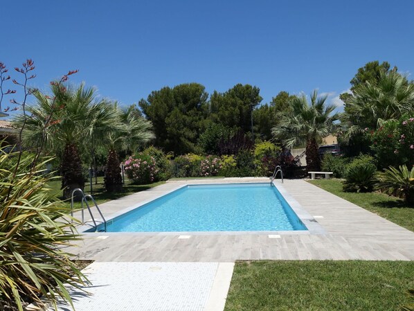 Plante, L'Eau, Ciel, Piscine, Rectangle, Ombre, Arbre, Herbe, Paysage, Loisir