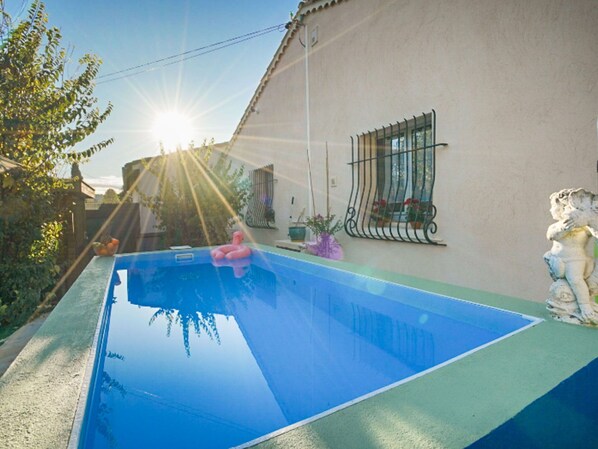 L'Eau, Plante, Bleu Azur, Bâtiment, Ombre, Piscine, Ciel, Maison, Loisir, Des Loisirs